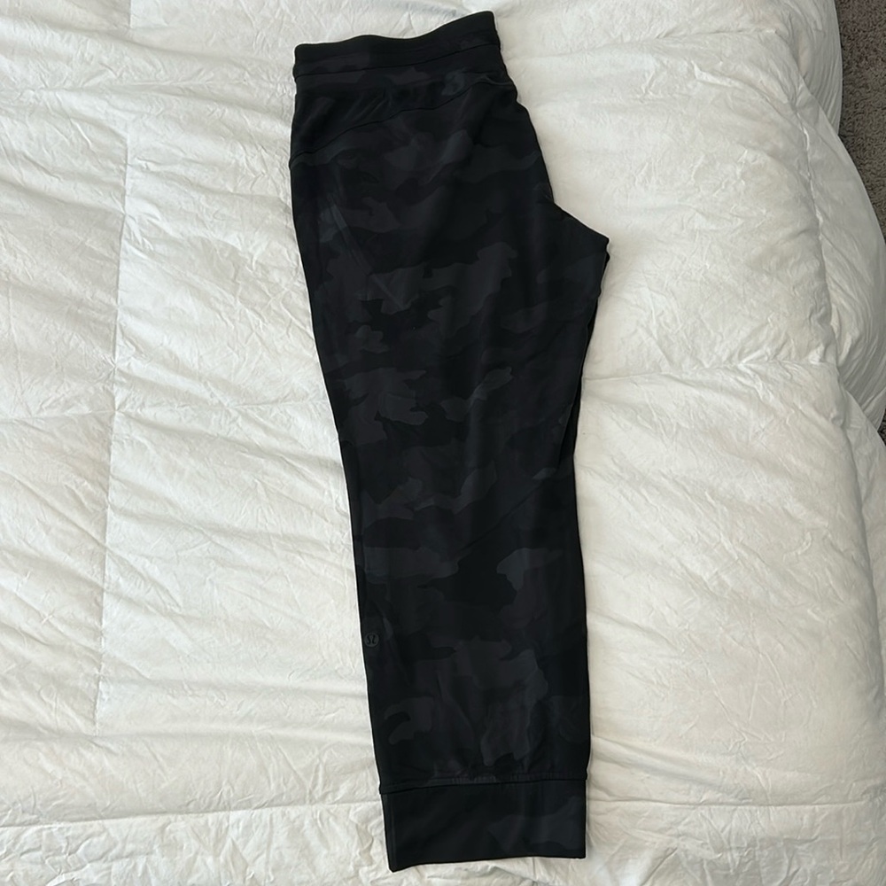 Ready to Rulu high rise cropped jogger pants